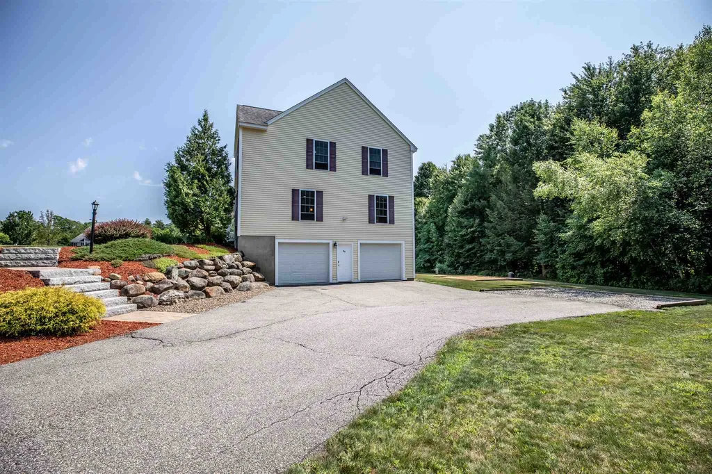 46 Long Meadow Farm Drive Epping NH 03042