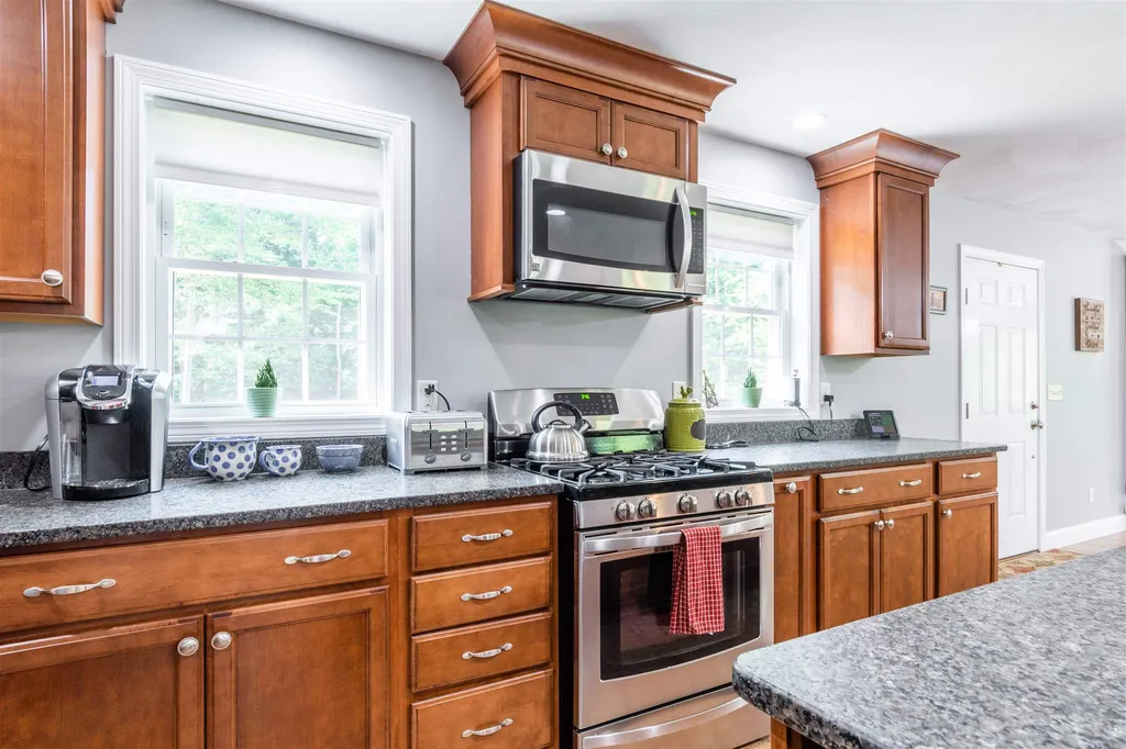 461 Cross Country Road Pembroke NH 03275