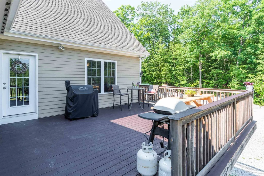 461 Cross Country Road Pembroke NH 03275