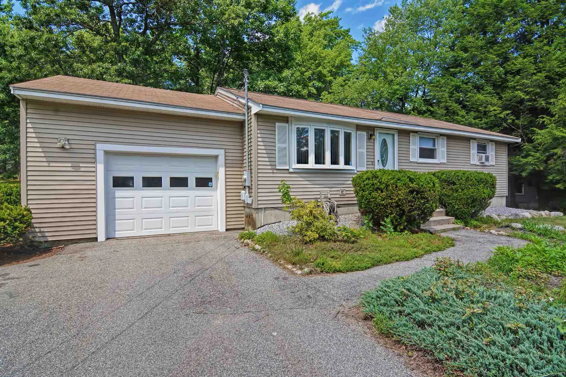 11 Country Club Lane Merrimack NH 03054