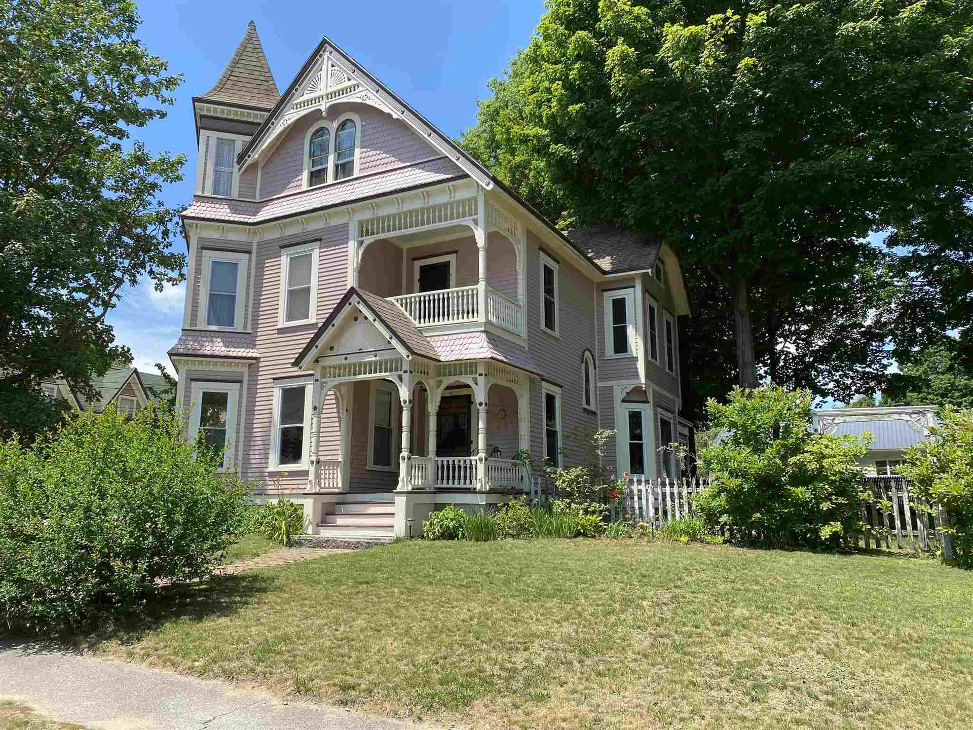 19 Pleasant Street Hillsborough NH 03244