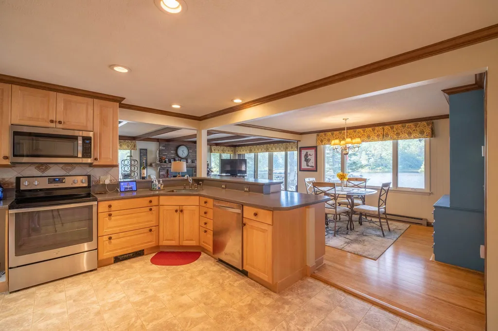 380 Waukeena Lake Road Danbury NH 03230