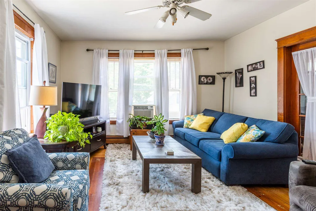 74 Blossom Street Nashua NH 03060