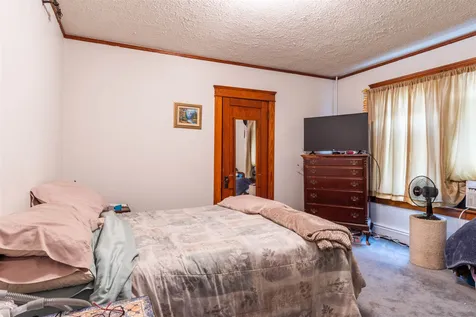 74 Blossom Street Nashua NH 03060