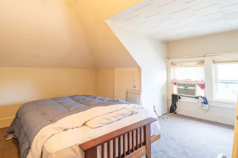 74 Blossom Street Nashua NH 03060