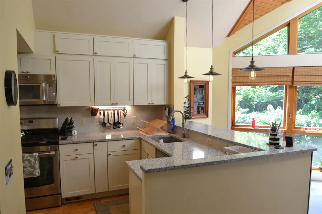 82 Madison Avenue Warren VT 05674