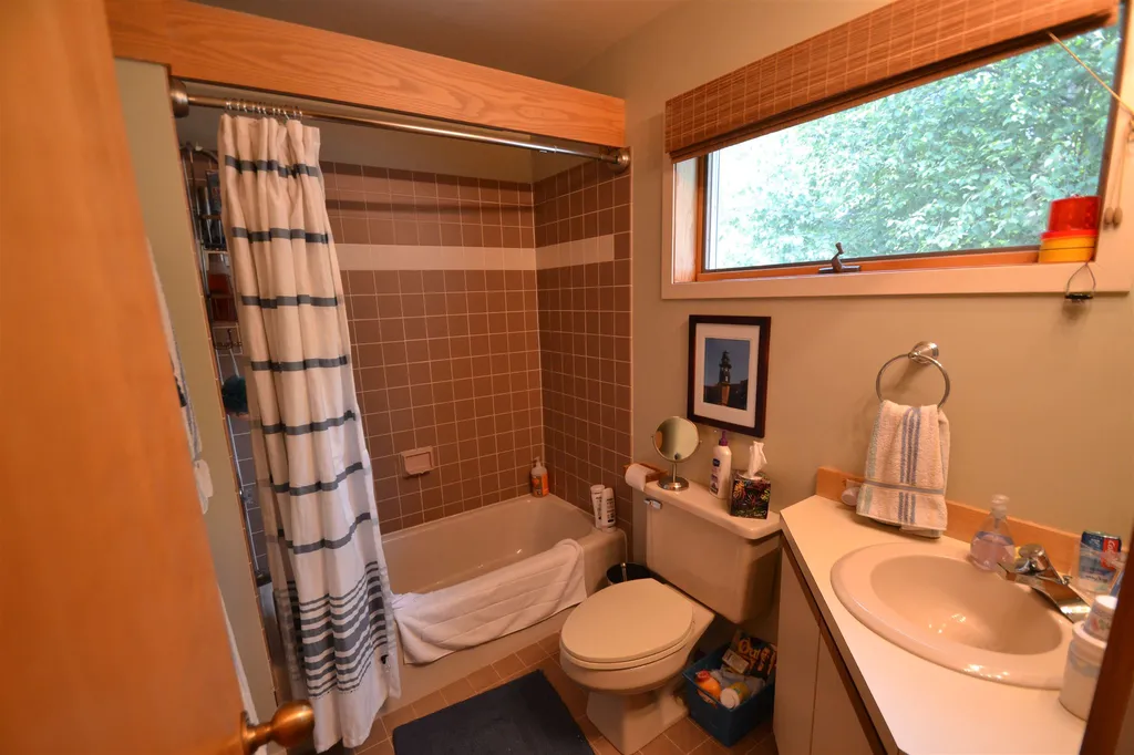 82 Madison Avenue Warren VT 05674