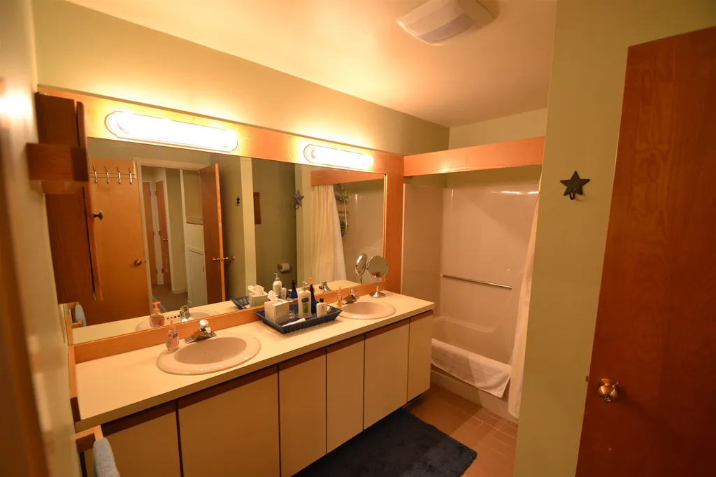 82 Madison Avenue Warren VT 05674