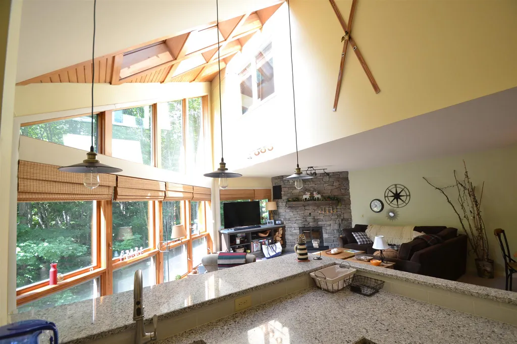 82 Madison Avenue Warren VT 05674