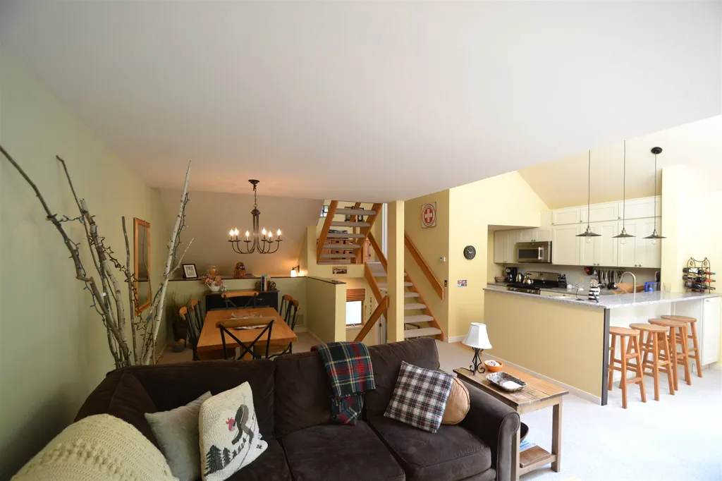 82 Madison Avenue Warren VT 05674