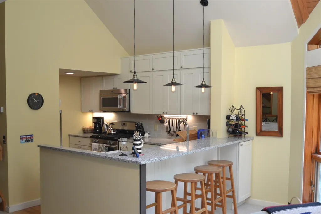 82 Madison Avenue Warren VT 05674