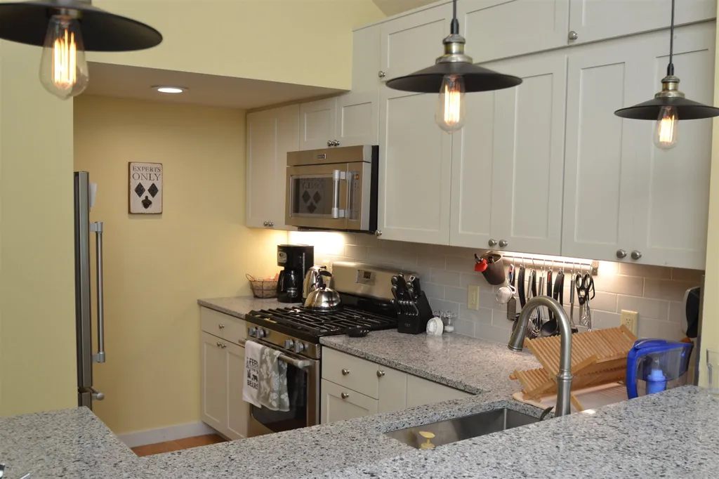 82 Madison Avenue Warren VT 05674