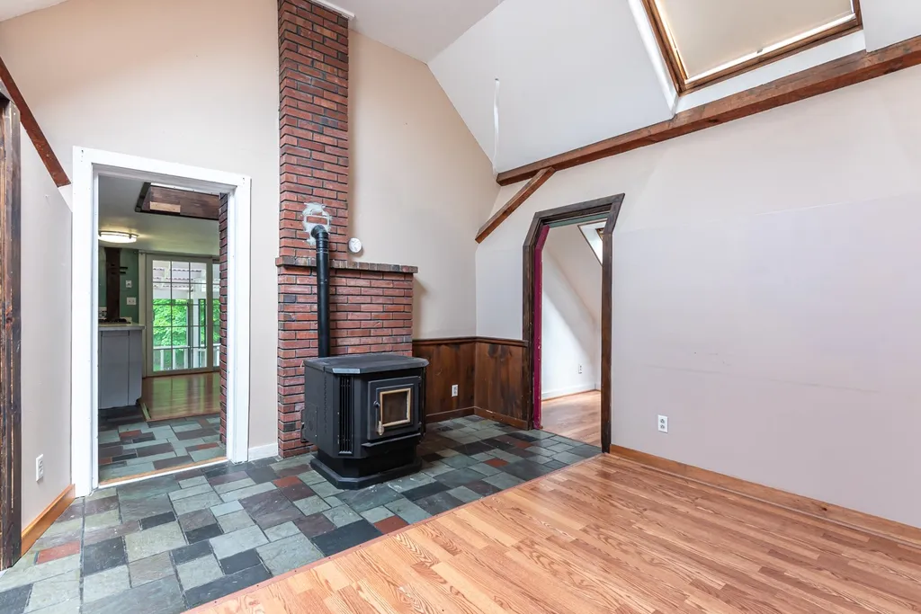 19 Milford Street Brookline NH 03033