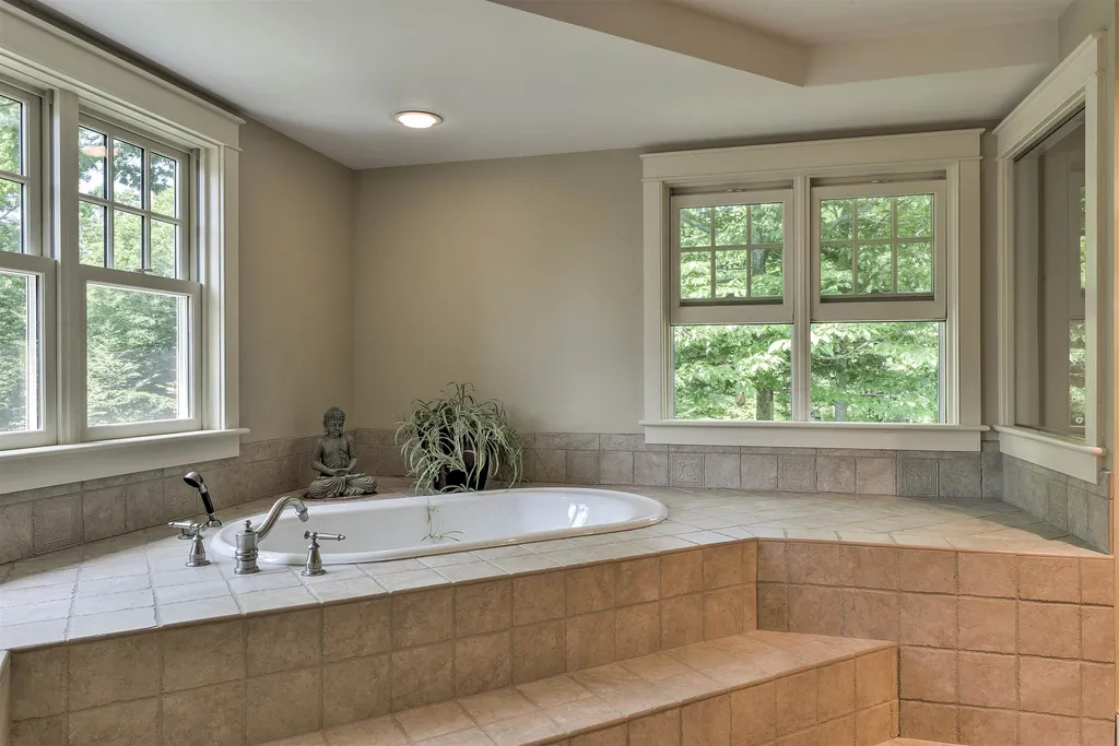 615 Hurricane Road Keene NH 03431