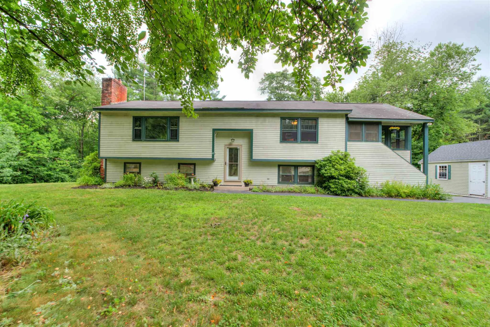 8 Southwood Drive Londonderry NH 03053