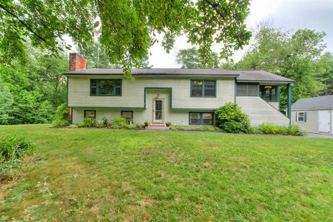 8 Southwood Drive Londonderry NH 03053