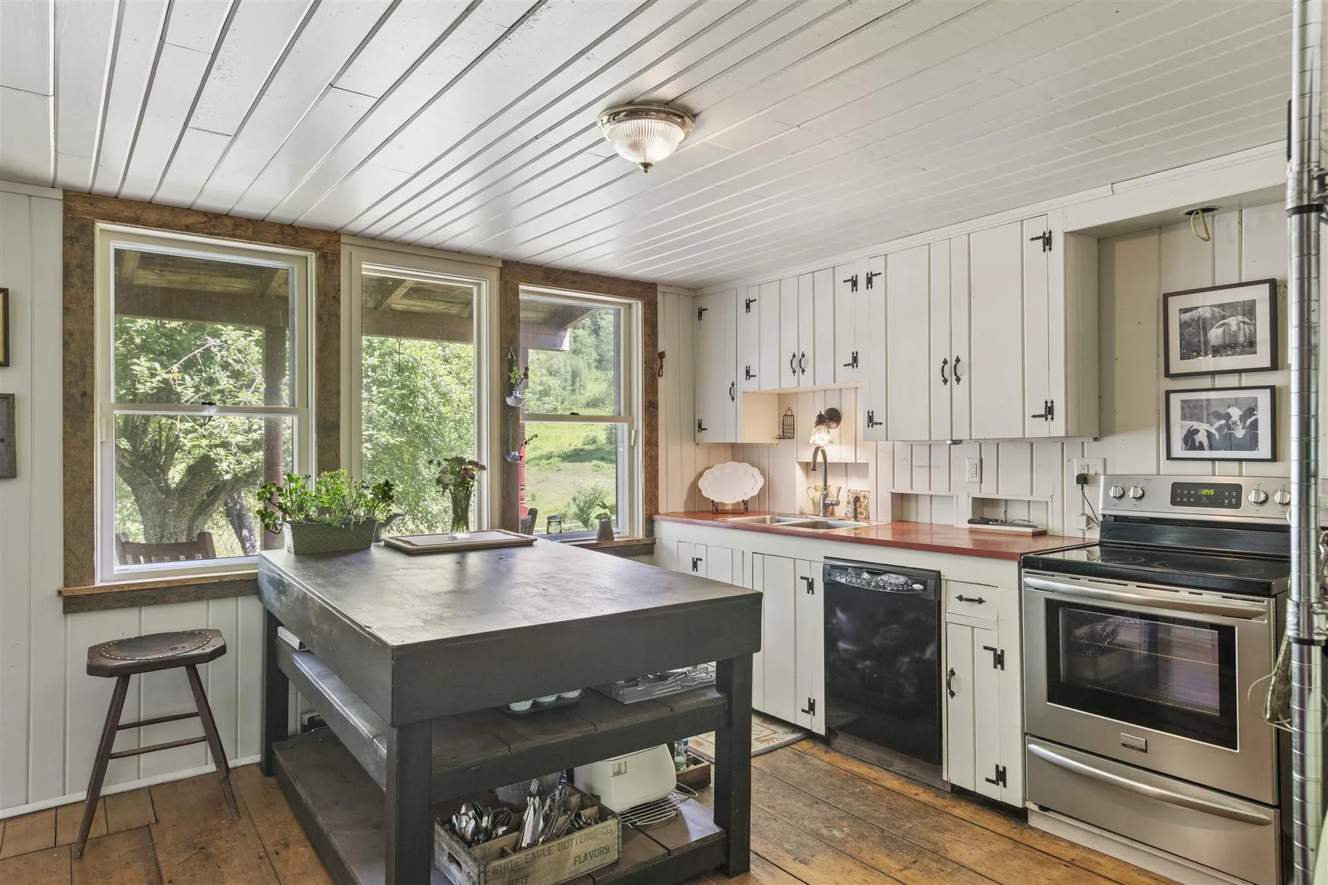 545 Starbuck Road Pomfret VT 05053