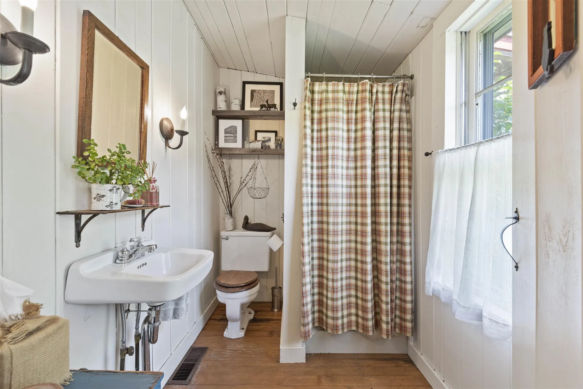 545 Starbuck Road Pomfret VT 05053