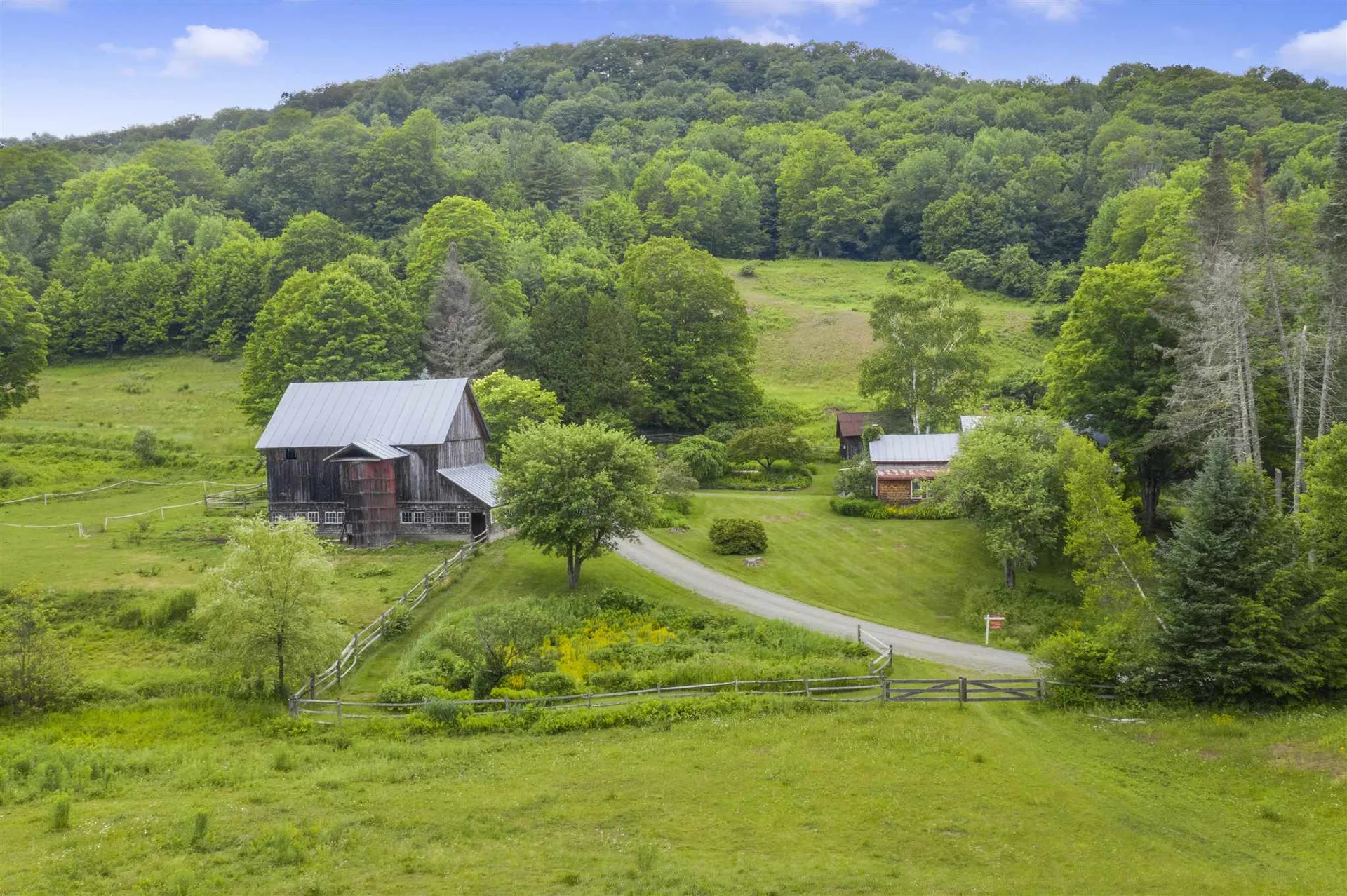 545 Starbuck Road Pomfret VT 05053