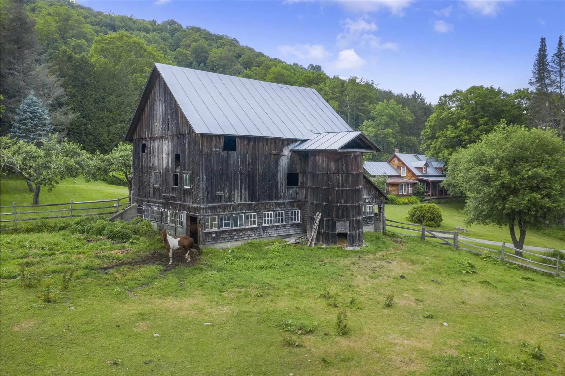 545 Starbuck Road Pomfret VT 05053
