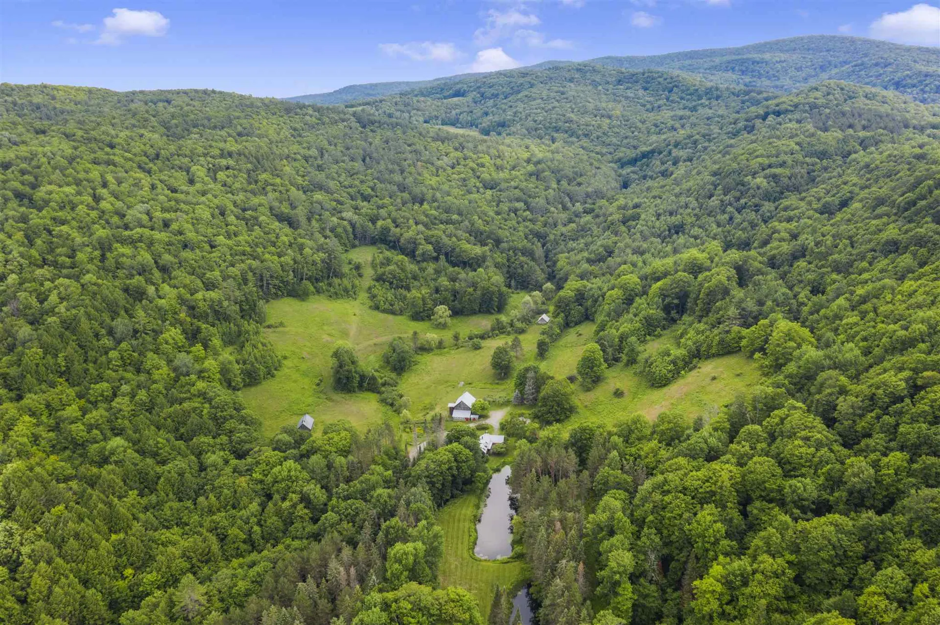 545 Starbuck Road Pomfret VT 05053