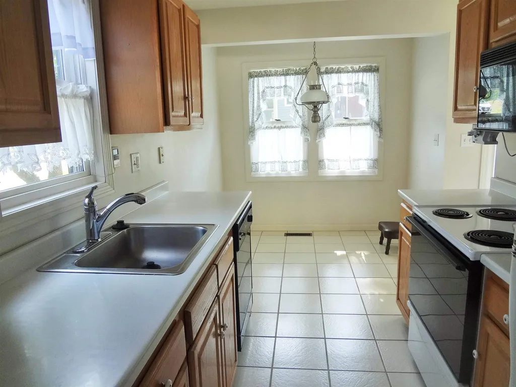 43 Staysail Way Portsmouth NH 03801