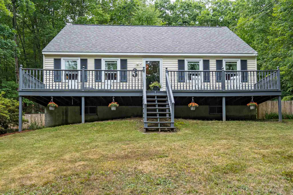 3 East Dunbarton Road Goffstown NH 03045