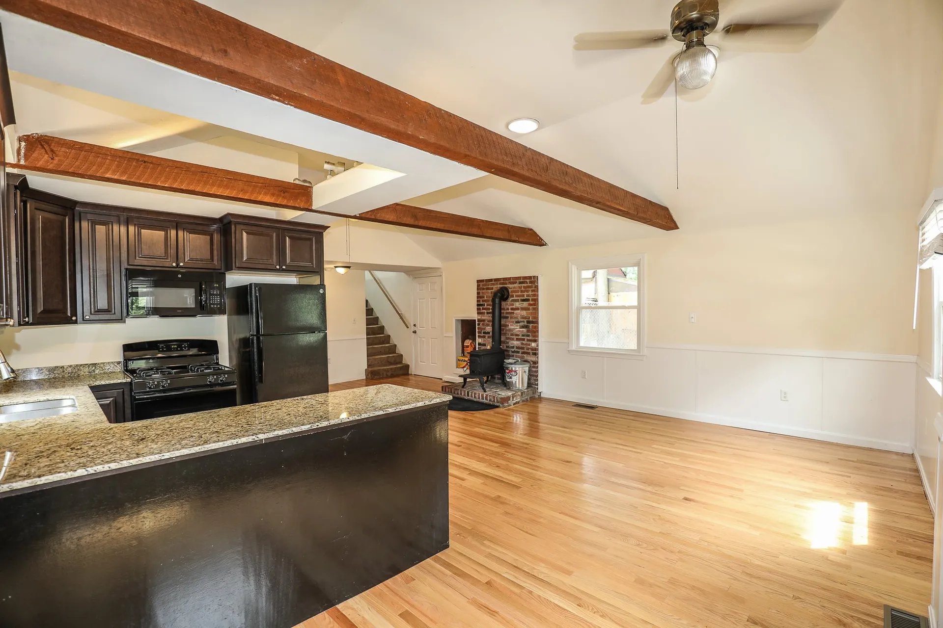 20 Penn Avenue Deerfield NH 03037