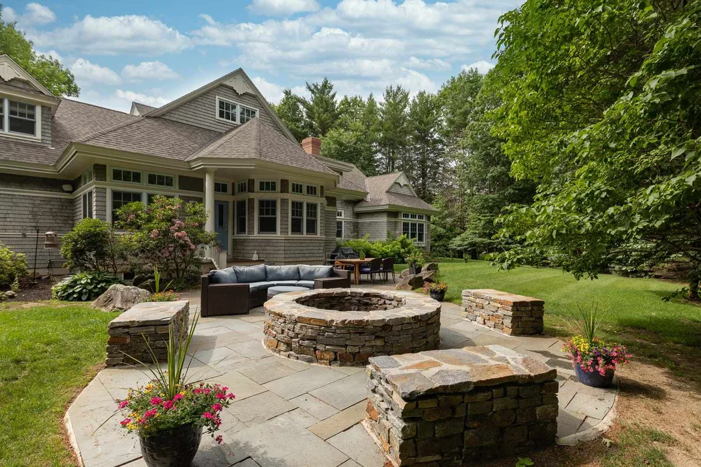 8 Squier Drive North Hampton NH 03862
