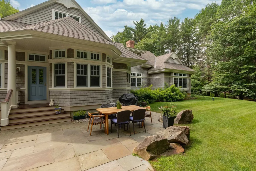 8 Squier Drive North Hampton NH 03862