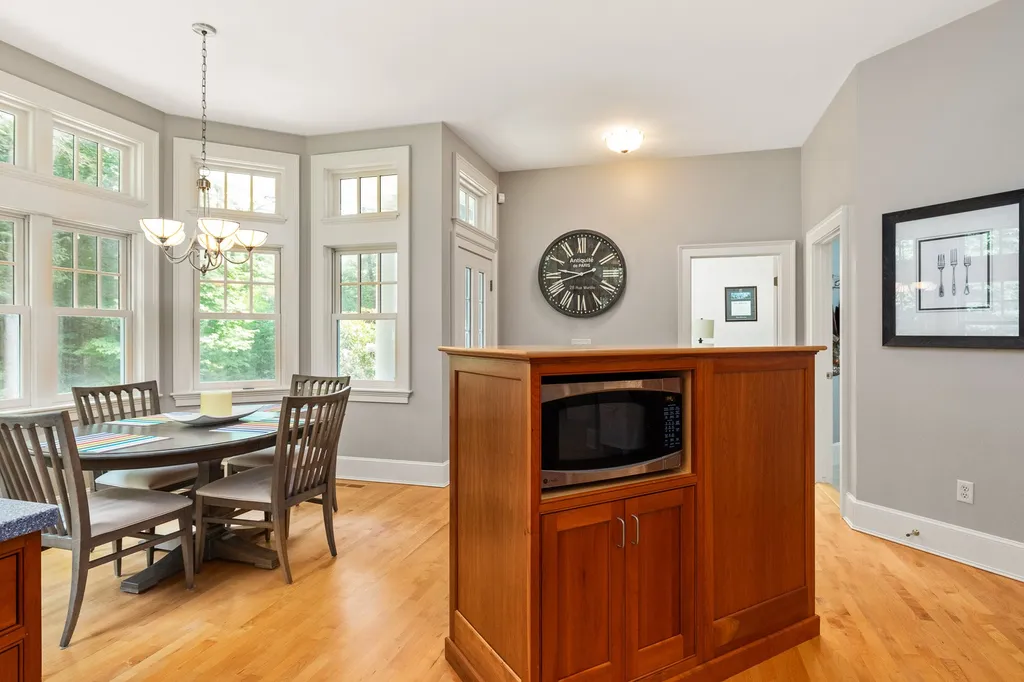 8 Squier Drive North Hampton NH 03862