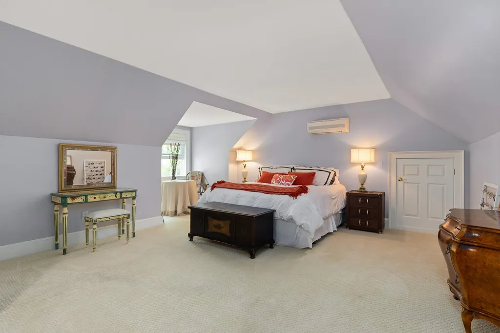 8 Squier Drive North Hampton NH 03862