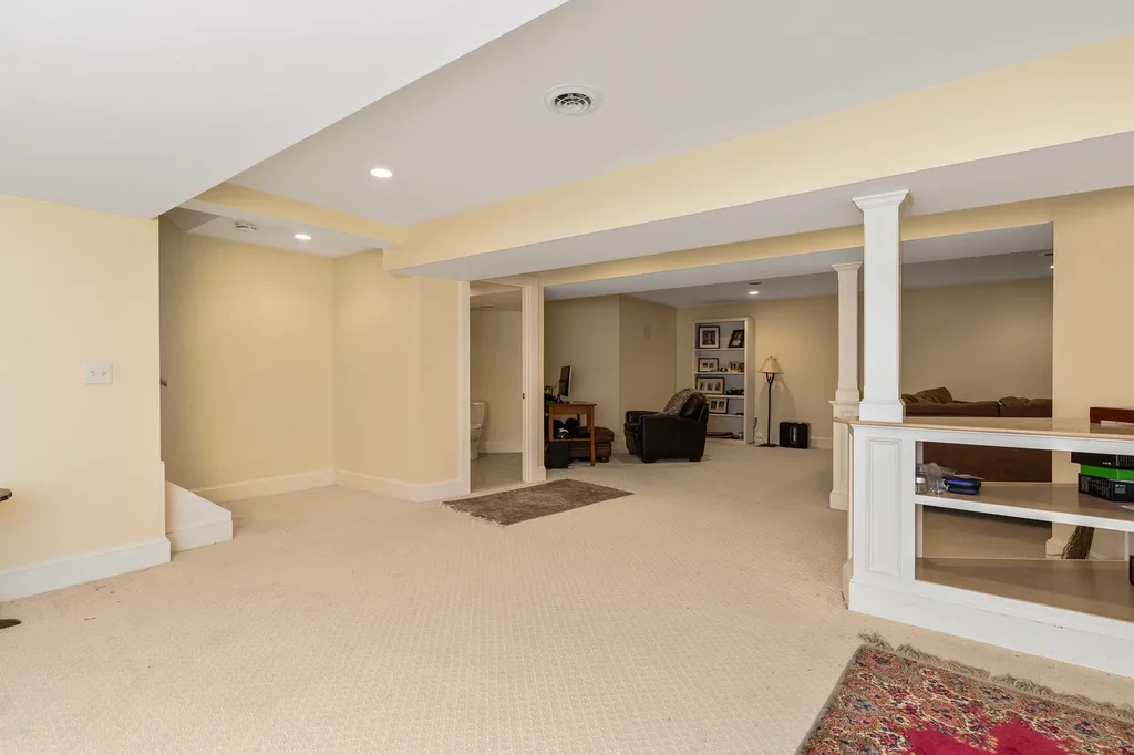 8 Squier Drive North Hampton NH 03862