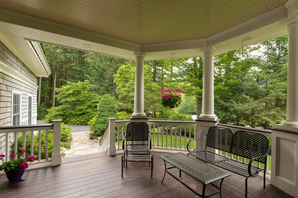 8 Squier Drive North Hampton NH 03862