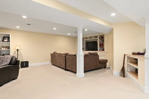8 Squier Drive North Hampton NH 03862
