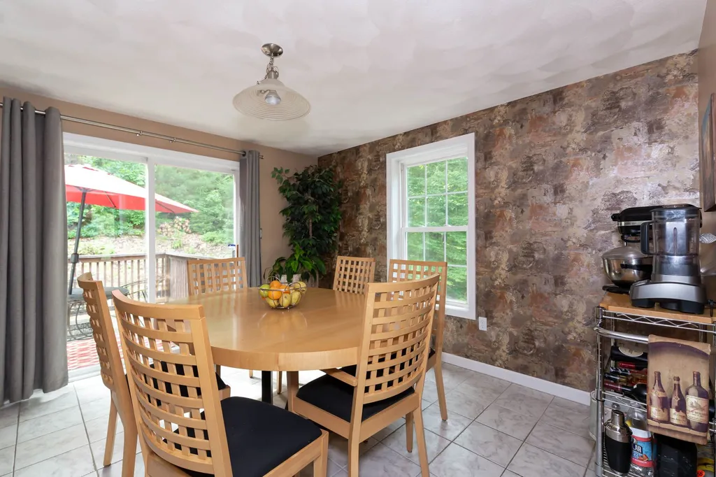 48 Wyndridge Circle Pelham NH 03076