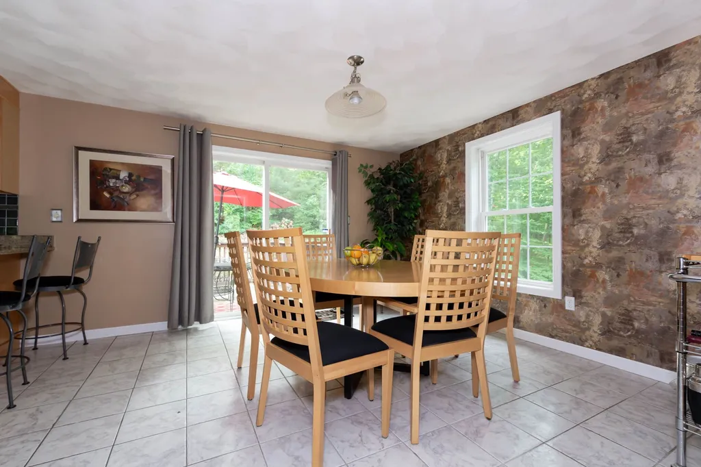 48 Wyndridge Circle Pelham NH 03076