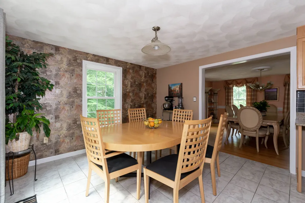 48 Wyndridge Circle Pelham NH 03076