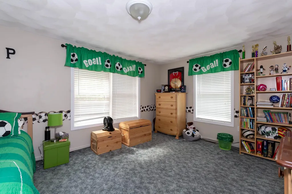 48 Wyndridge Circle Pelham NH 03076