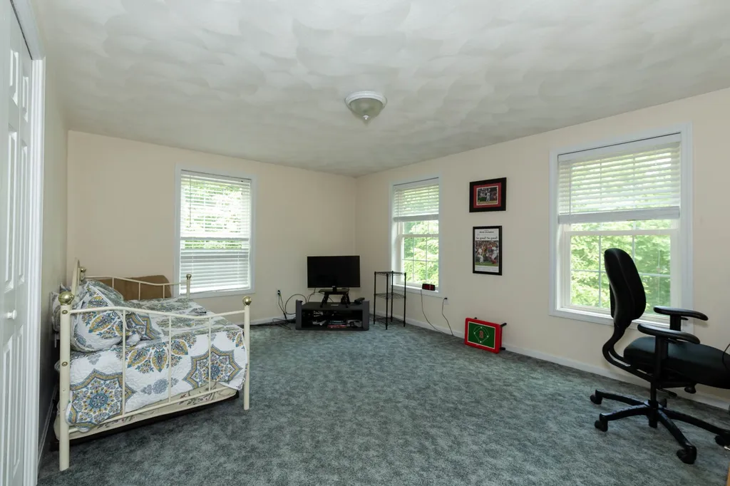 48 Wyndridge Circle Pelham NH 03076