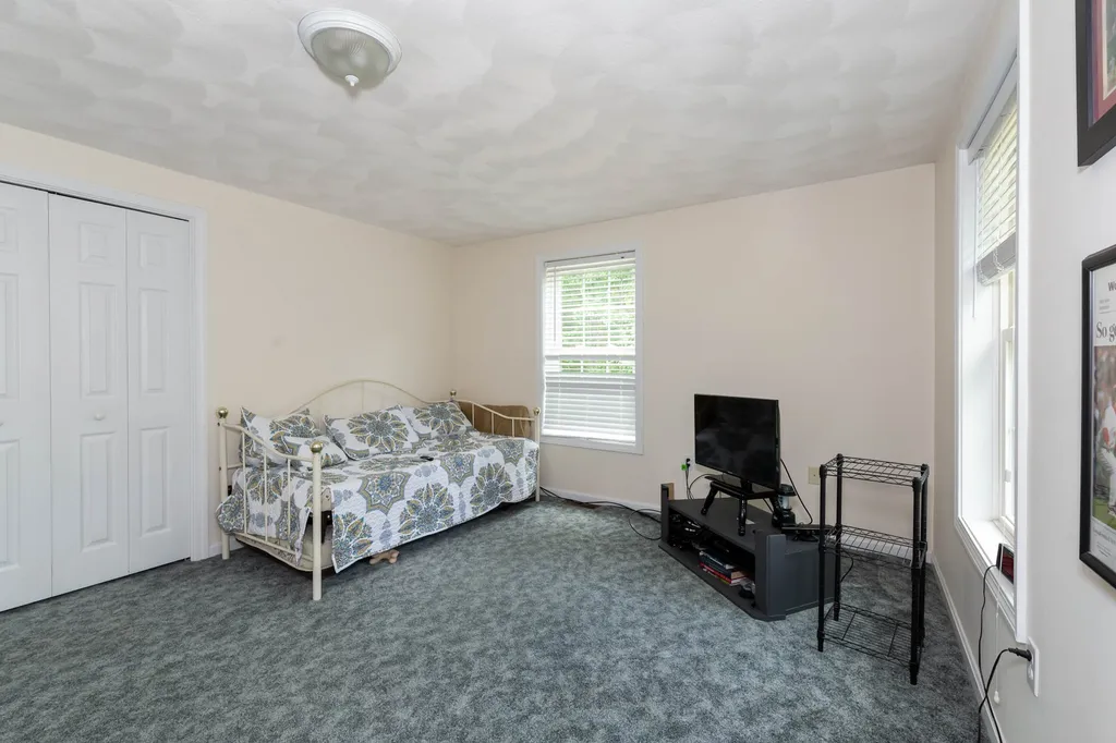 48 Wyndridge Circle Pelham NH 03076