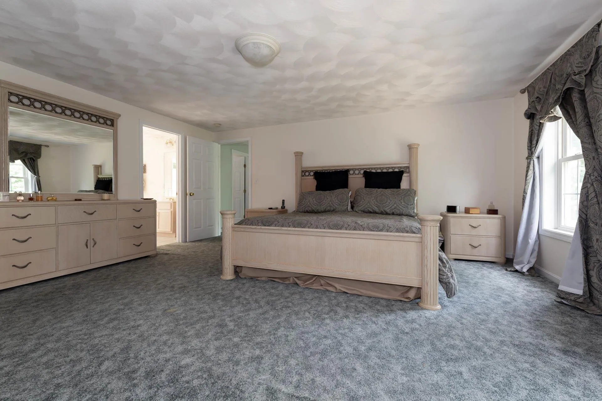 48 Wyndridge Circle Pelham NH 03076