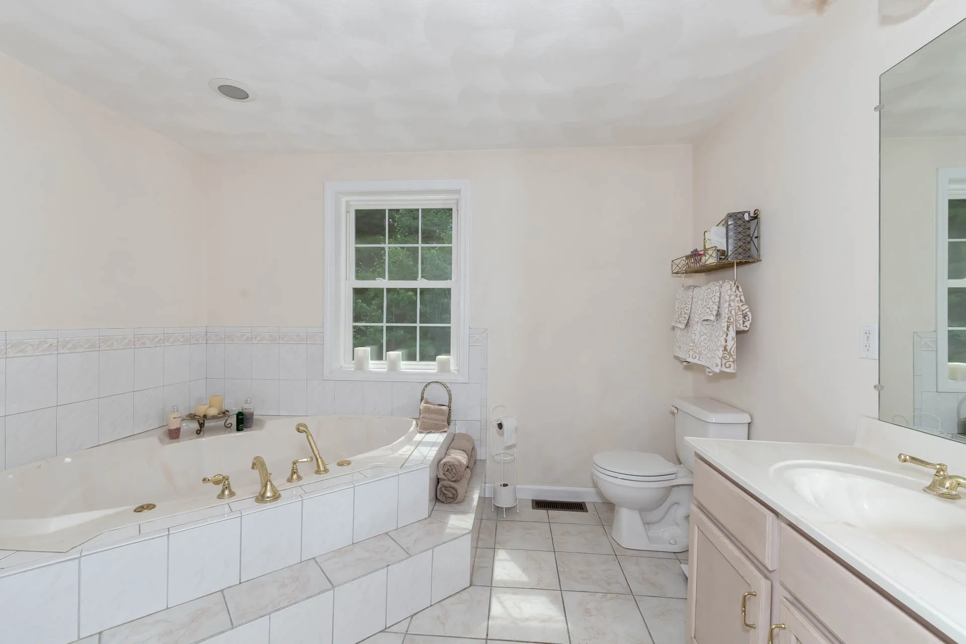 48 Wyndridge Circle Pelham NH 03076