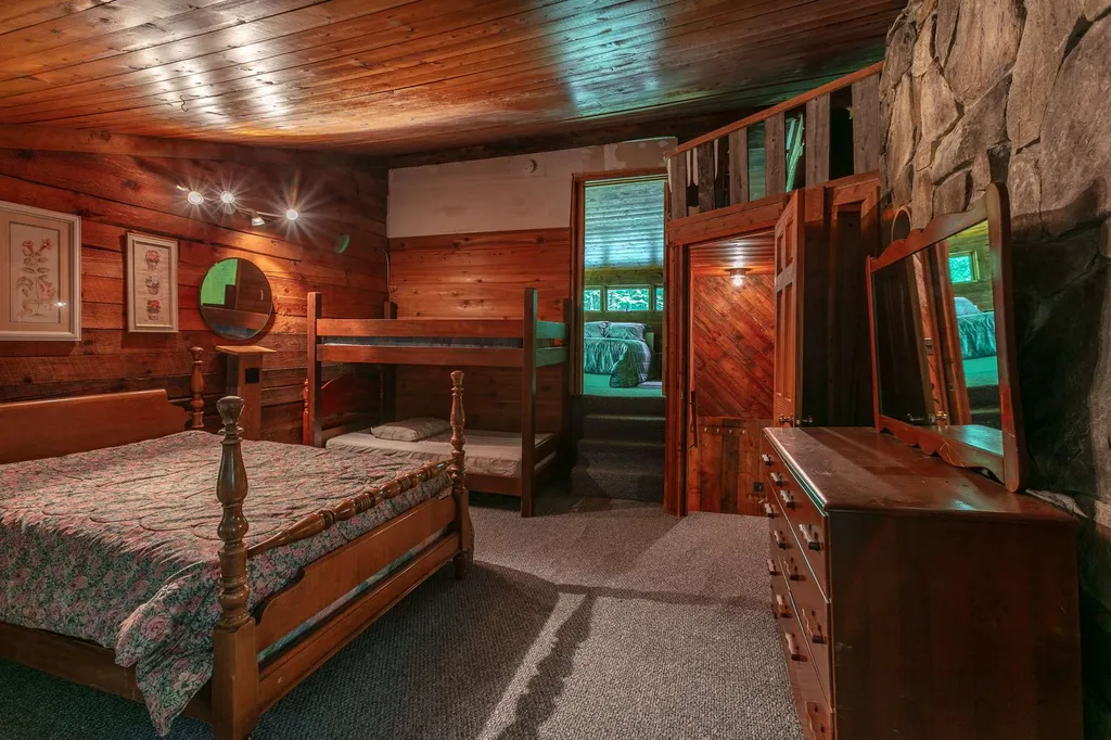 947 Boynton Road Londonderry VT 05148