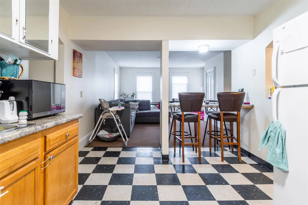 41 Kinsley Street Nashua NH 03060