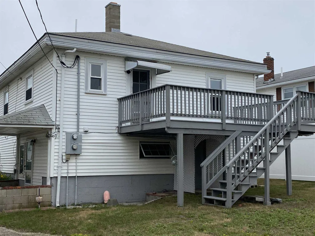 392 Plymouth Street Seabrook NH 03874