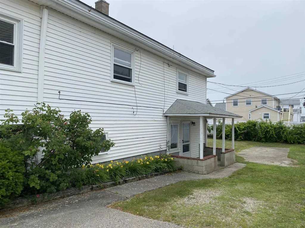 392 Plymouth Street Seabrook NH 03874