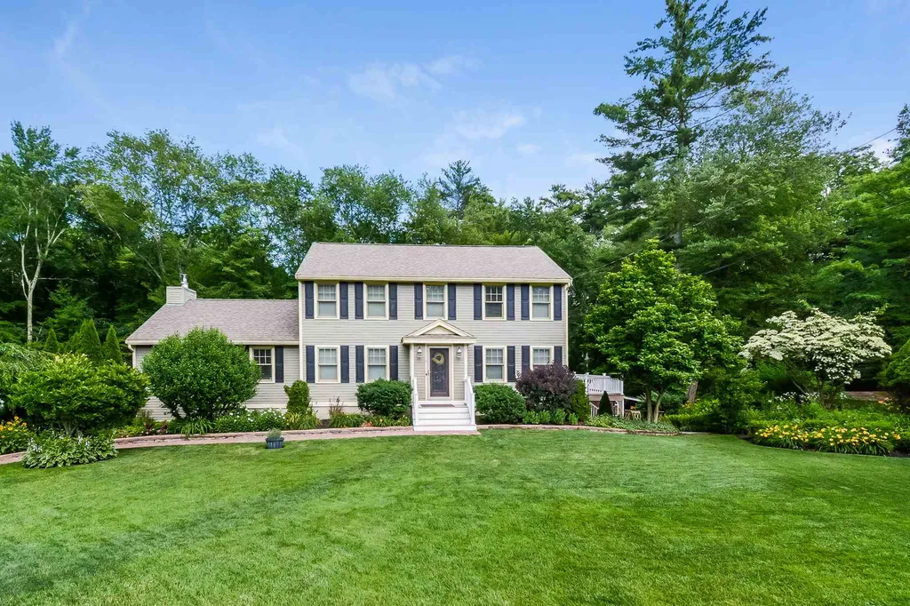 14 Delaney Way Salem NH 03079