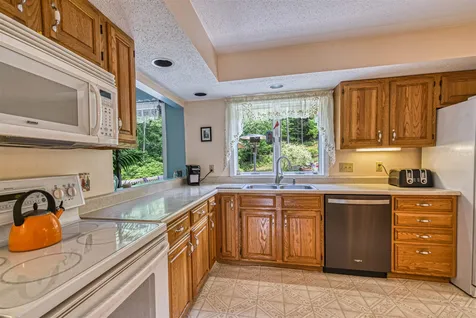 68 Stagecoach Road Sunapee NH 03782