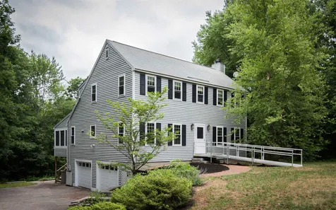 2 Crossman Circle Newton NH 03858